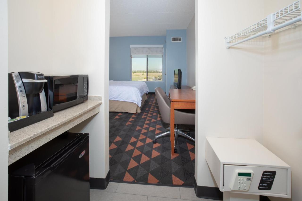 Holiday Inn & Suites Goodyear - West Phoenix Area By Ihg Dış mekan fotoğraf