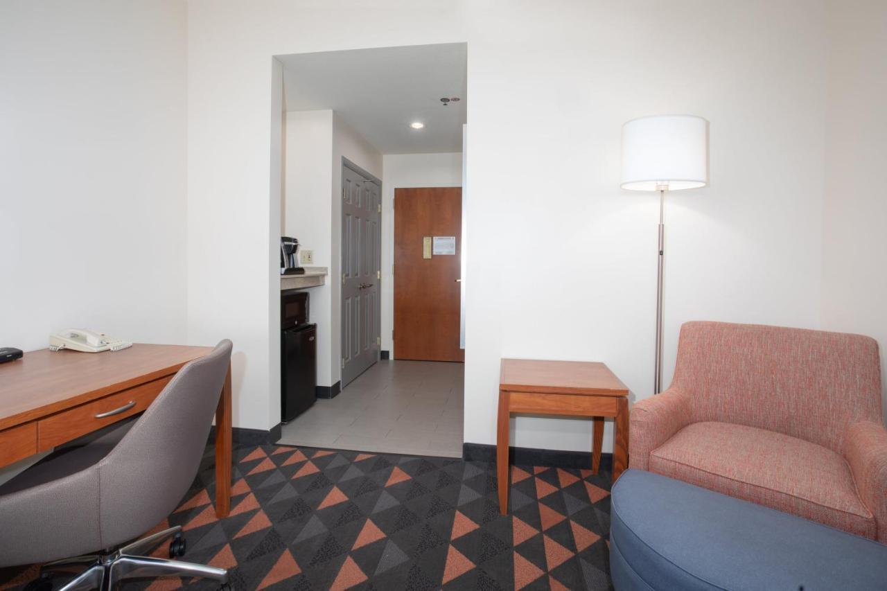 Holiday Inn & Suites Goodyear - West Phoenix Area By Ihg Dış mekan fotoğraf