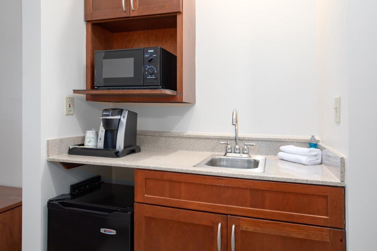 Holiday Inn & Suites Goodyear - West Phoenix Area By Ihg Dış mekan fotoğraf